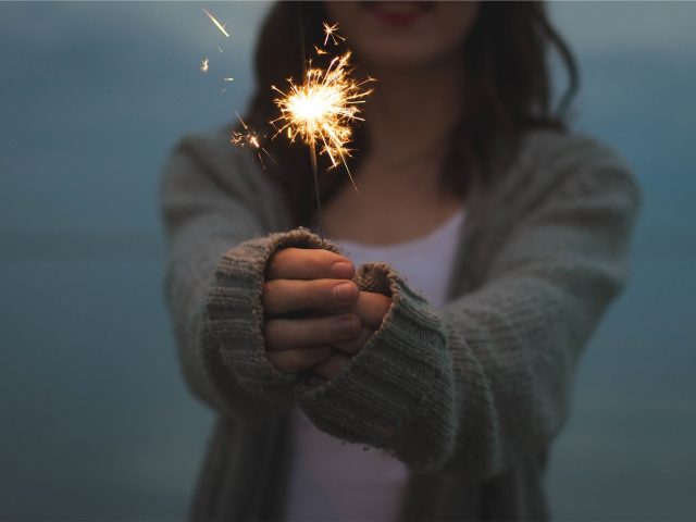 sparkler-677774_1920